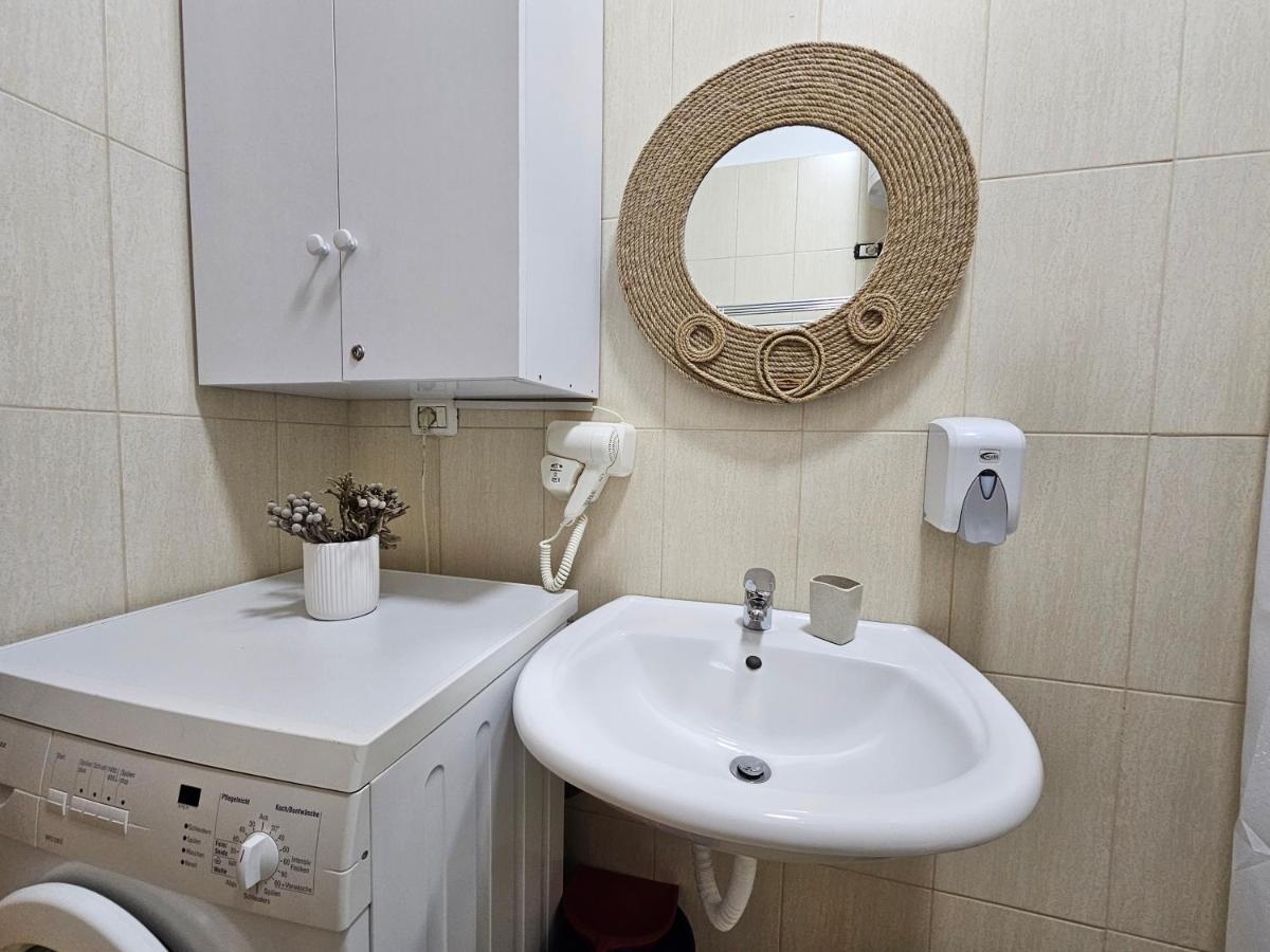 Vibe Studio Apartment Tirana Buitenkant foto